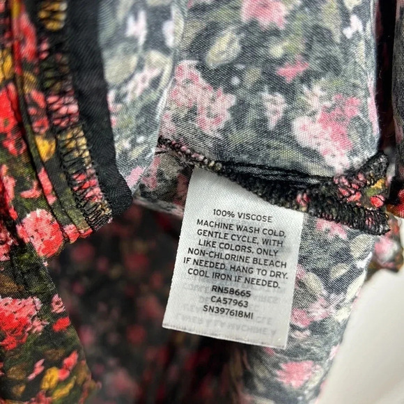 SOMETHING NAVY Micro Floral Print Button Down Relaxed Fit Blouse - Picture 9 of 13